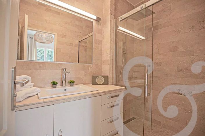 Image No.20-5 Bed House for sale