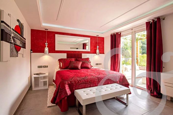 Image No.22-5 Bed House for sale