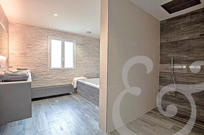 Image No.25-5 Bed House for sale