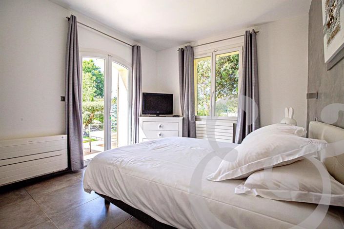 Image No.26-5 Bed House for sale