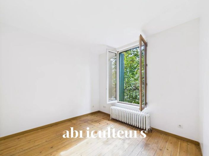 Image No.10-4 Bed House for sale