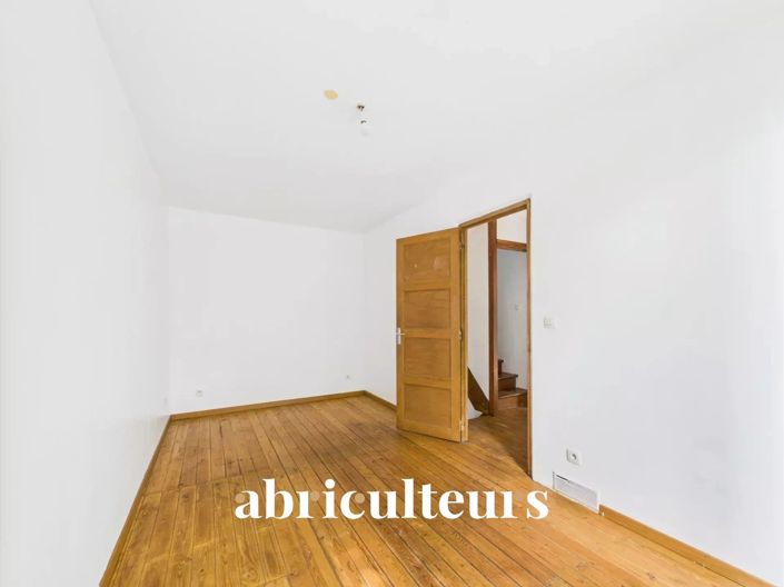 Image No.8-4 Bed House for sale