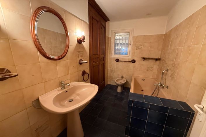 Image No.9-4 Bed House for sale