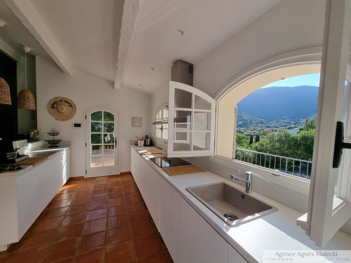 Image No.8-4 Bed House for sale