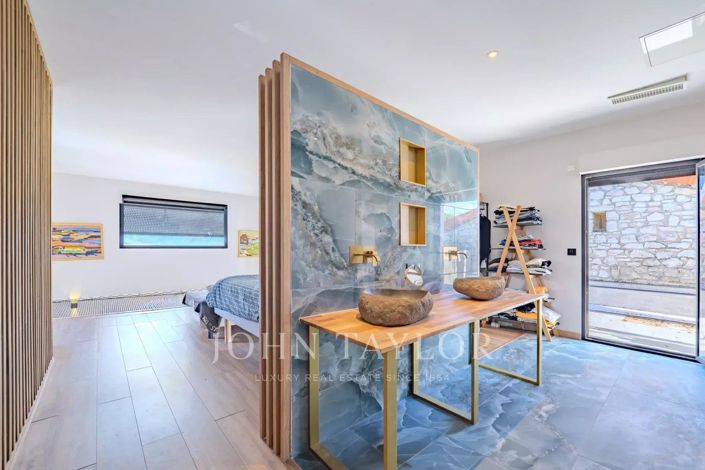 Image No.12-4 Bed House for sale