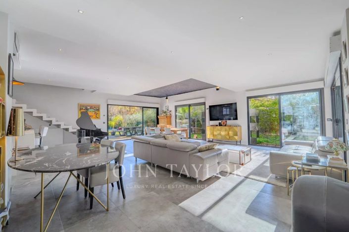 Image No.3-4 Bed House for sale