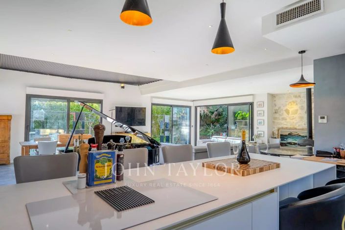 Image No.6-4 Bed House for sale