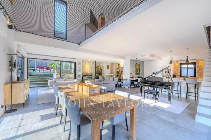 Image No.8-4 Bed House for sale