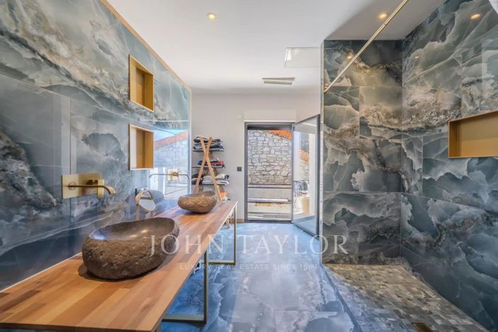 Image No.8-4 Bed House for sale