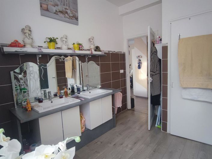 Image No.24-4 Bed House for sale