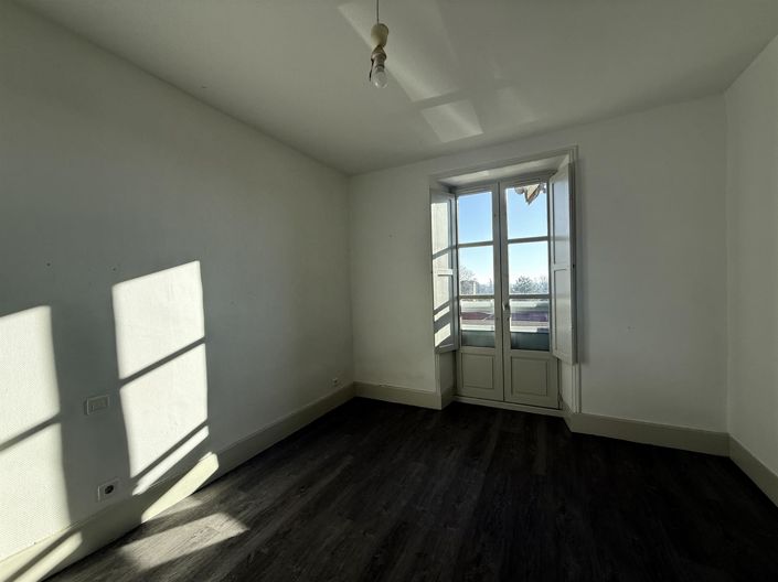 Image No.10-4 Bed House for sale