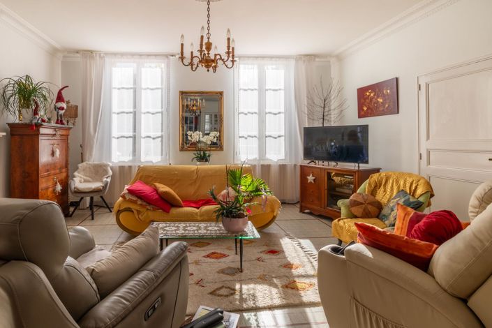 Image No.7-7 Bed House for sale