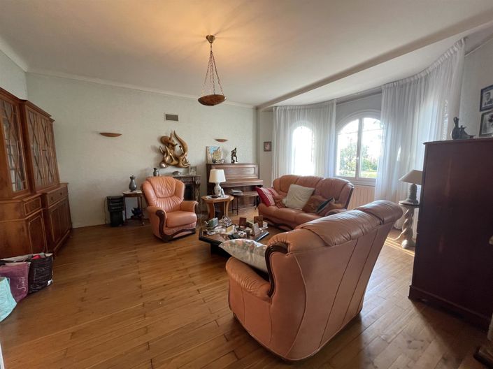 Image No.11-7 Bed House for sale