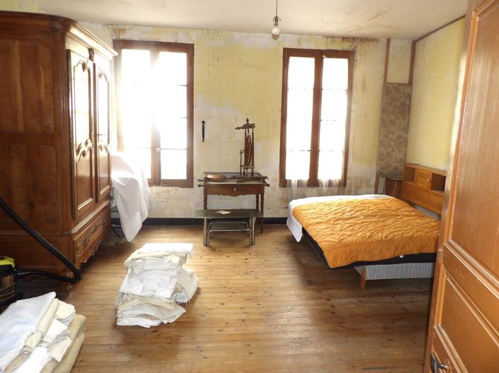 Image No.12-5 Bed House for sale