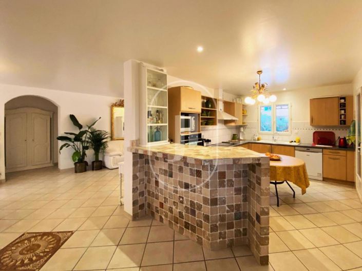 Image No.3-5 Bed House for sale