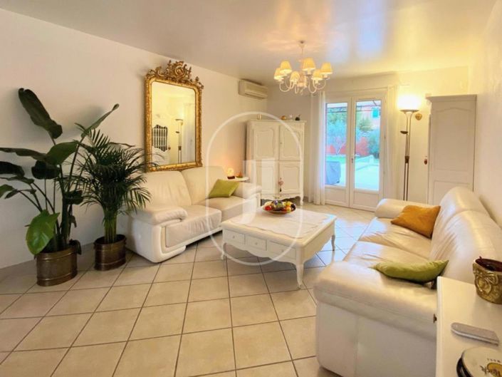 Image No.5-5 Bed House for sale