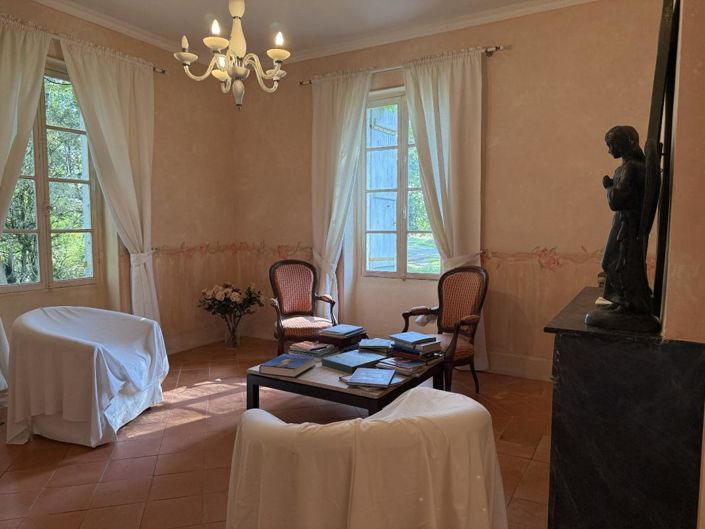 Image No.11-6 Bed House for sale