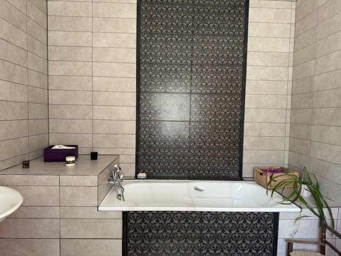 Image No.16-6 Bed House for sale