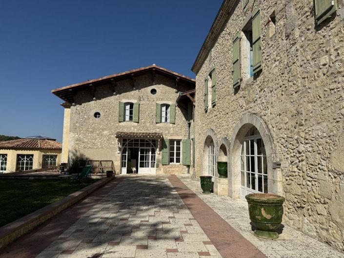 Image No.2-6 Bed House for sale