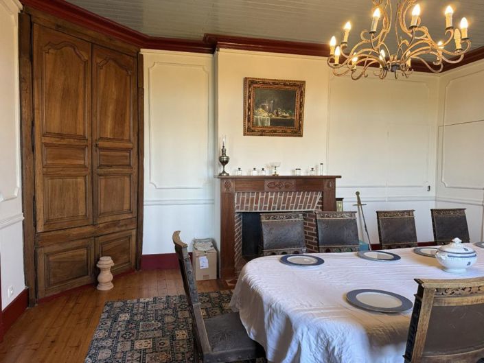 Image No.8-6 Bed House for sale