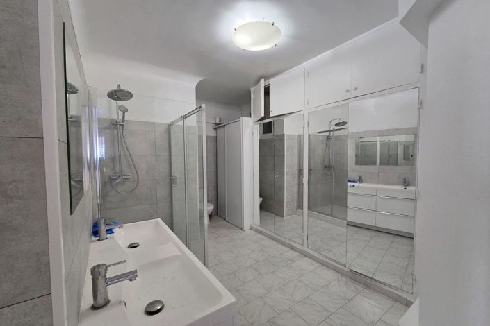 Image No.12-3 Bed Apartment for sale