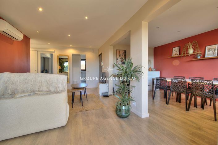 Image No.3-Appartement de 2 chambres à vendre à Saint-Raphael