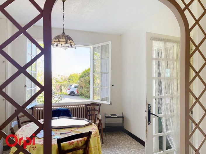 Image No.8-5 Bed House for sale