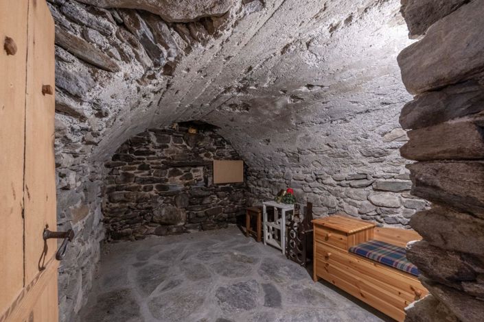 Image No.6-5 Bed House for sale