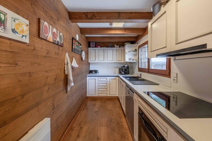 Image No.6-5 Bed House for sale