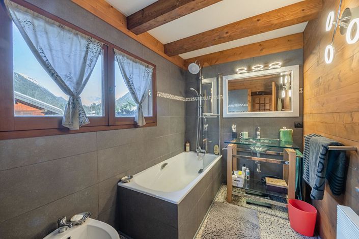 Image No.9-5 Bed House for sale