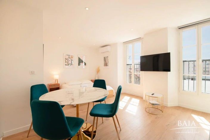 Image No.8-6 Bed House for sale