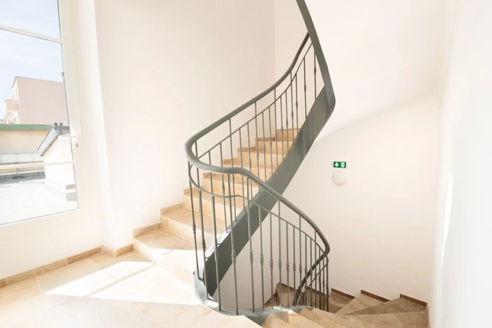 Image No.9-6 Bed House for sale