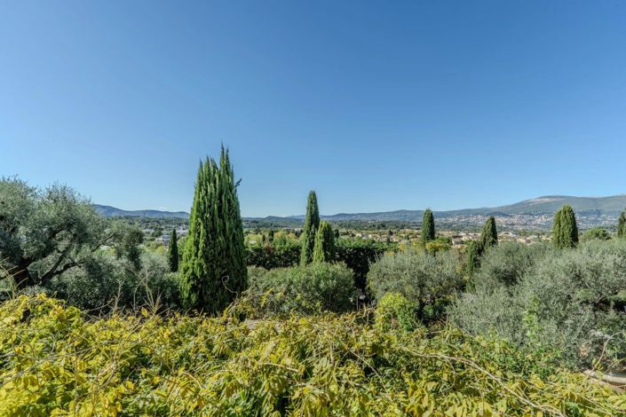 Image No.8-6 Bed House for sale