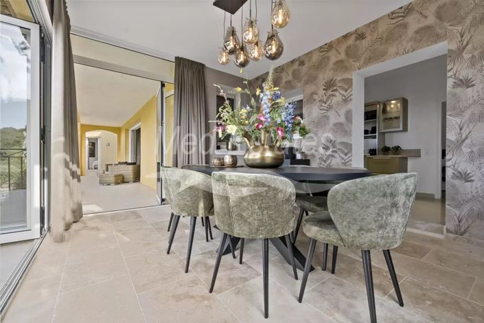 Image No.12-5 Bed House for sale