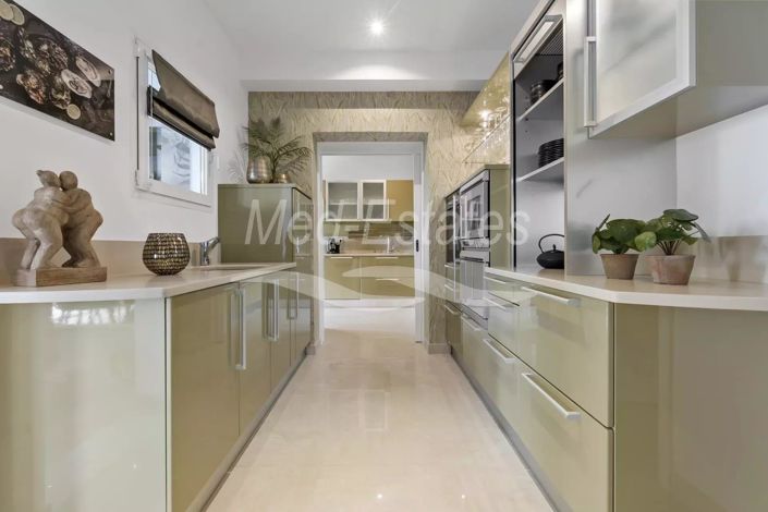 Image No.13-5 Bed House for sale