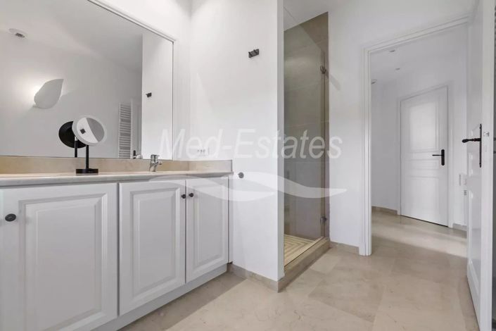 Image No.24-5 Bed House for sale