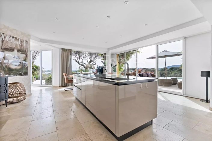 Image No.27-5 Bed House for sale