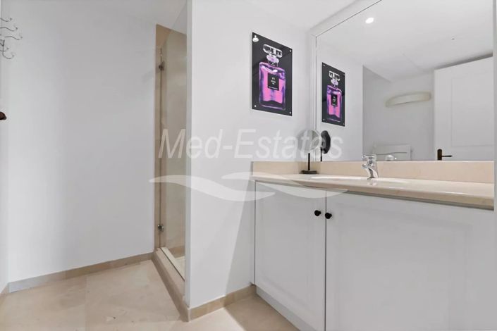 Image No.40-5 Bed House for sale