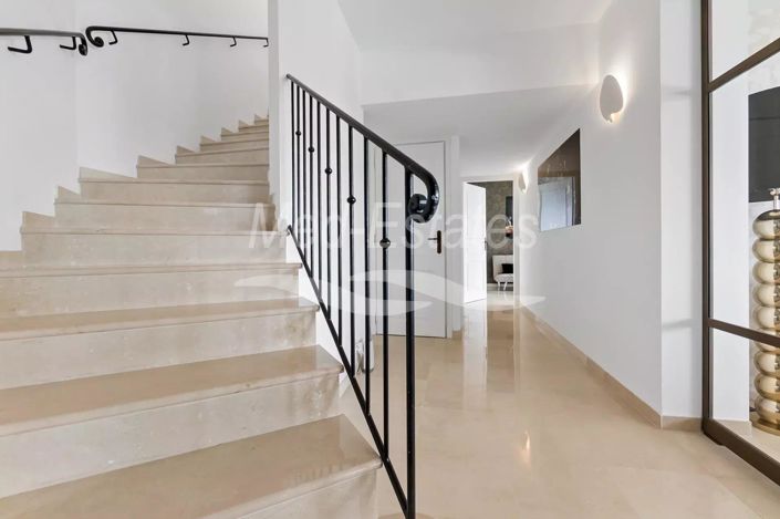 Image No.42-5 Bed House for sale