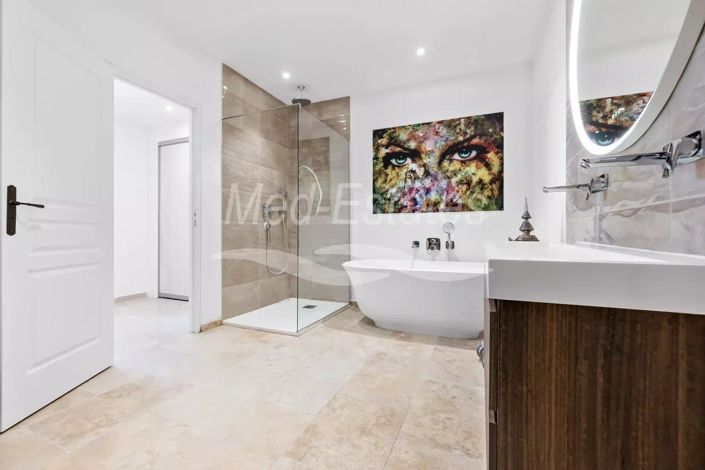 Image No.55-5 Bed House for sale