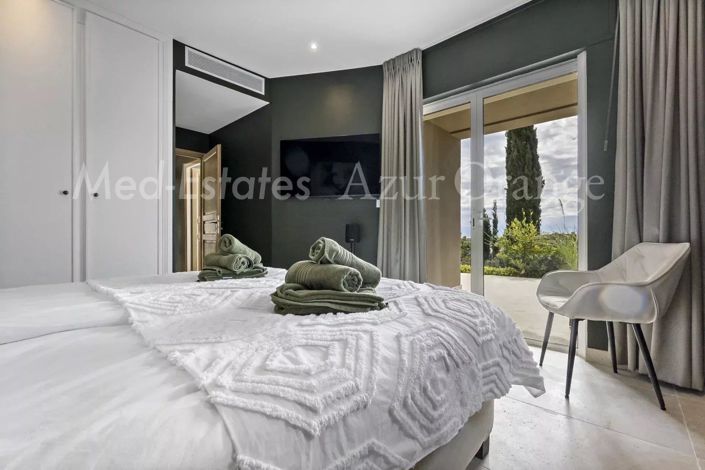 Image No.16-6 Bed House for sale