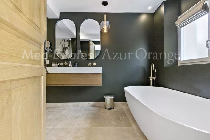 Image No.19-6 Bed House for sale