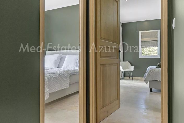 Image No.20-6 Bed House for sale