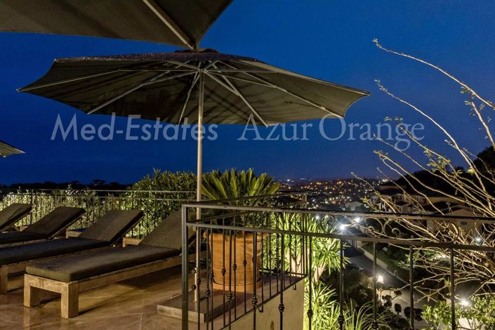 Image No.25-6 Bed House for sale