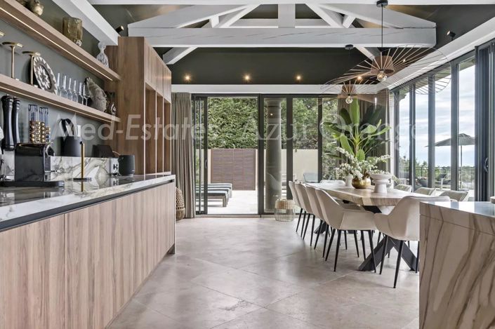 Image No.9-6 Bed House for sale