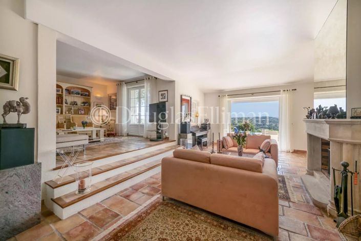 Image No.8-9 Bed House for sale