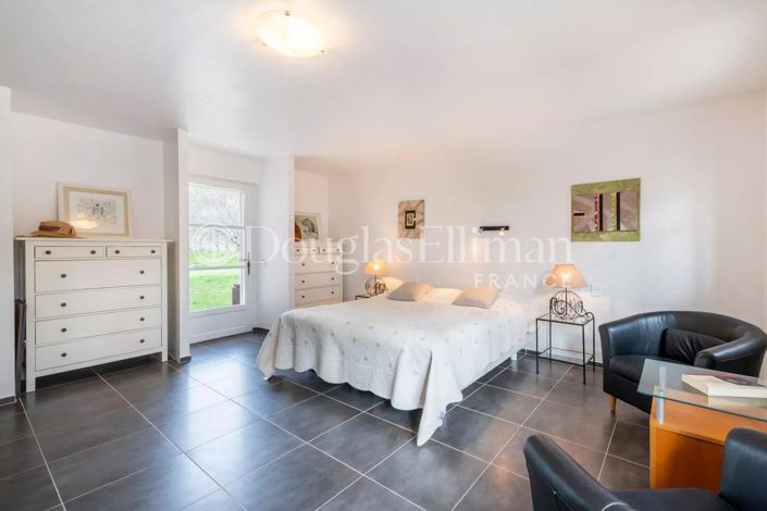 Image No.11-5 Bed House for sale