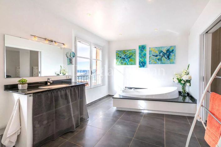 Image No.11-5 Bed House for sale