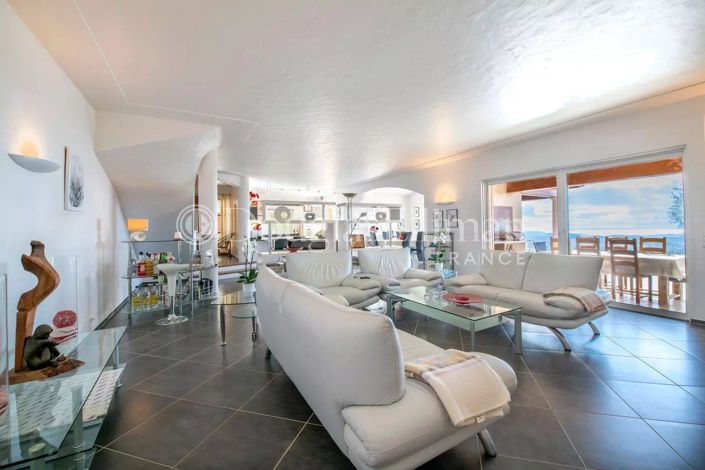 Image No.7-5 Bed House for sale