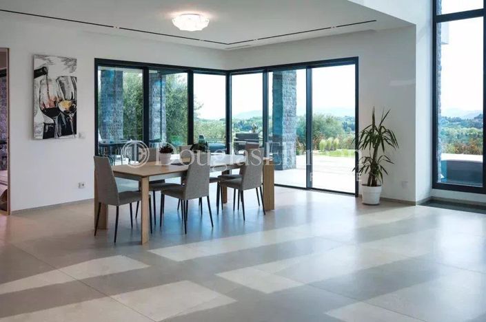 Image No.4-5 Bed House for sale